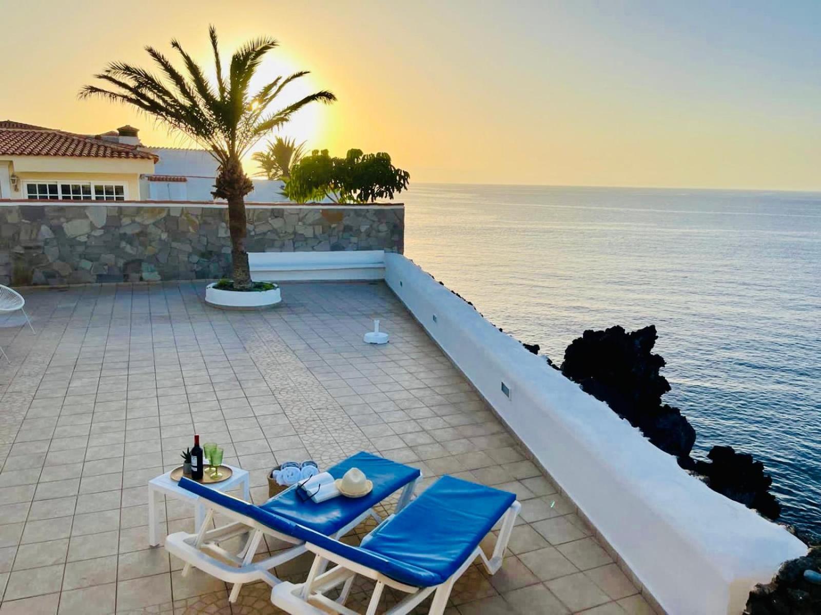 Beachfront Villa And Pool Puerto de Santiago  Exterior photo